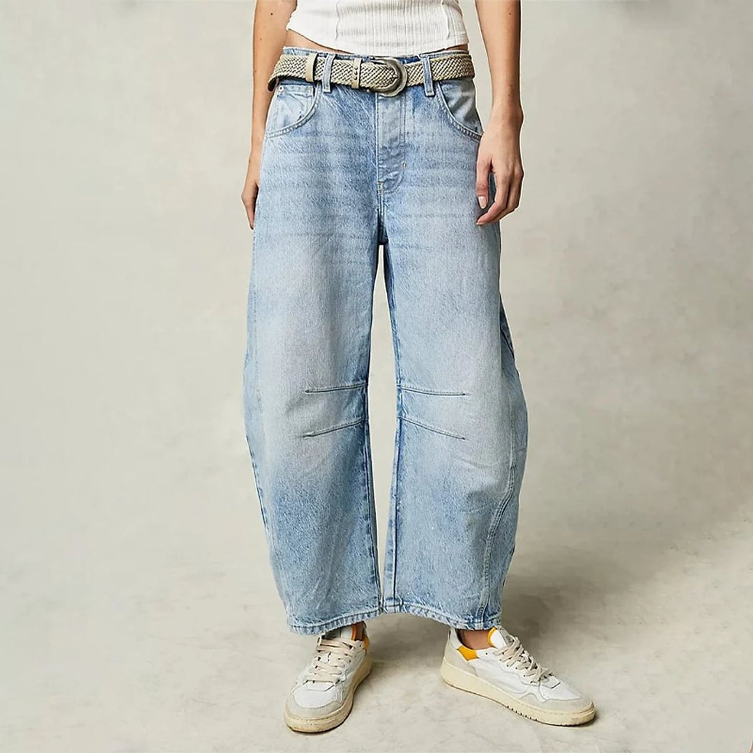 Women’s Barrel Jeans in Light Blue, front view