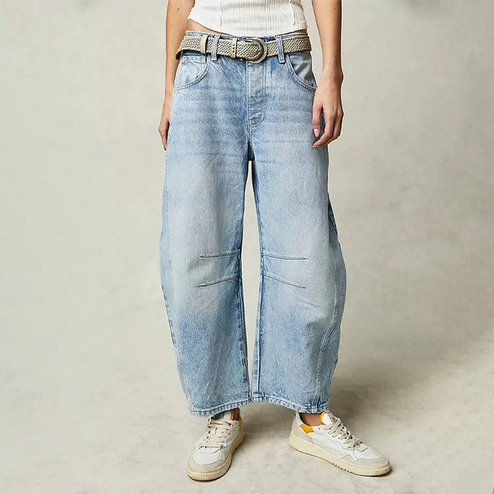 Women’s Barrel Jeans in Light Blue, front view