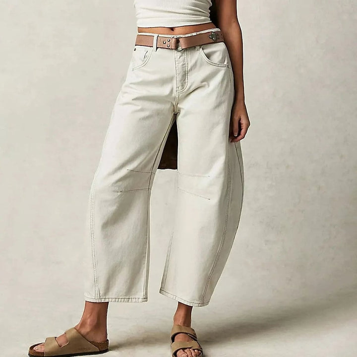 Women’s Barrel Jeans in White, front view